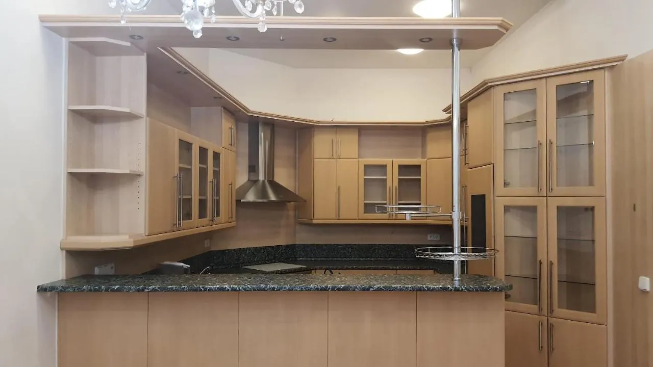 Palace View: Luxury Shared Apartment with VR Experience Prague