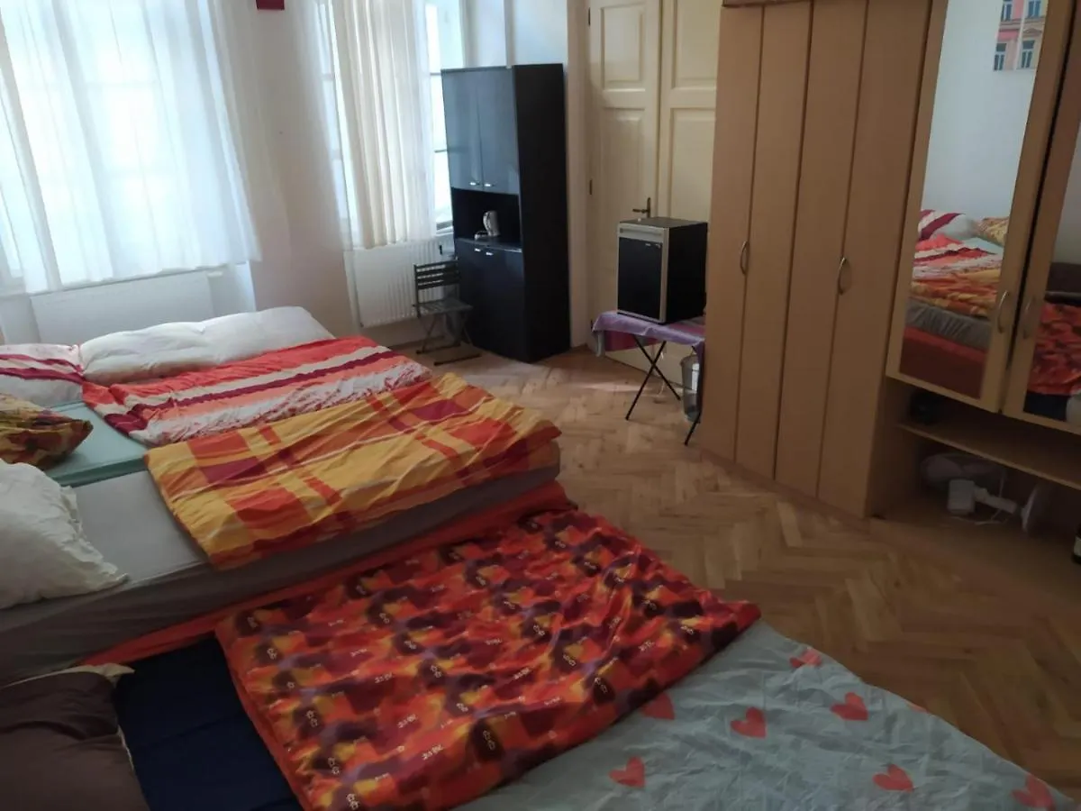 Guest house Palace View: Luxury Shared Apartment with VR Experience Prague Czech Republic
